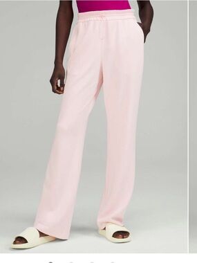 Lululemon NWT Size 6 Strawberry Milkshake Softstreme High Rise Pant (Regular)